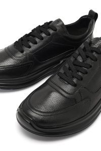 کتونی مردانه چرمی مشکی بندی کژوال با زیره ضخیم دری مد