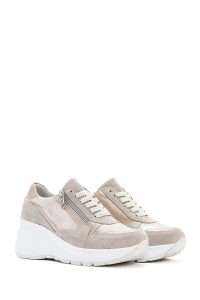 کتونی چرمی پاشنه دار بژ زنانه دری مد