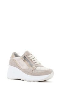 کتونی چرمی پاشنه دار بژ زنانه دری مد