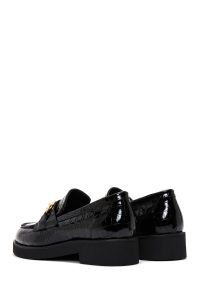 کفش راحتی زنانه چرم مشکی طرح تمساح زنجیر دار دری مد