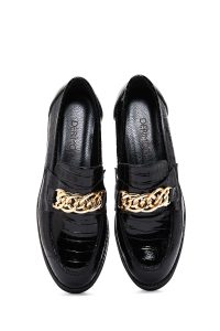 کفش راحتی زنانه چرم مشکی طرح تمساح زنجیر دار دری مد