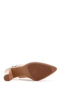 کفش زنانه بژ چرم پاشنه‌دار پشت باز دری مد