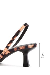 کفش زنانه پلنگی پاشنه نازک کوتاه پشت باز دری مد