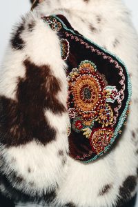 کیف دوشی زنانه گلدوزی‌شده زارا – ZARA