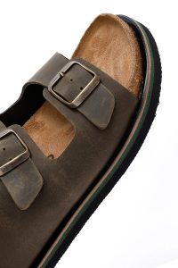 دمپایی مردانه نبوک زیتونی سگک‌دار دری مد