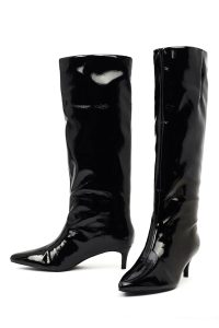 چکمه ورنی زنانه مشکی پاشنه نازک کوتاه دری‌مد