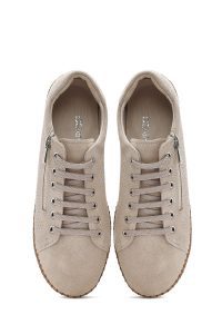 کتونی زنانه چرم جیر بژ بنددار با زیره ضخیم دری مد