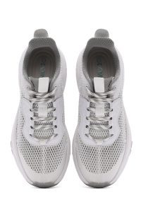 کتونی زنونه پارچه‌ای سفید بنددار با زیره ضخیم دری مد