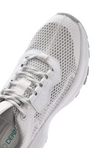 کتونی زنونه پارچه‌ای سفید بنددار با زیره ضخیم دری مد