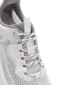 کتونی زنونه پارچه‌ای سفید بنددار با زیره ضخیم دری مد