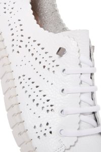 کتونی زنونه چرم طرحدار سفید بنددار راحتی دری مد