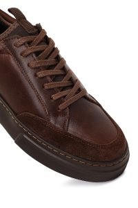 کتونی مردانه چرمی قهوه‌ای بندی با زیره ضخیم دری مد