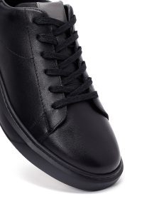 کتونی مردانه چرمی مشکی بندی زیره ضخیم دری‌مد