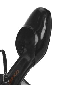 کفش زنانه مشکی چرم ورنی پاشنه‌ضخیم کوتاه بنددار دری مد