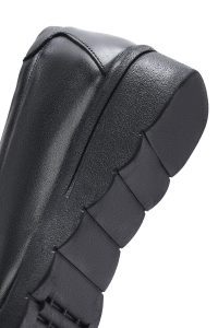 کفش زنانه چرم مشکی راحتی پاشنه دار و سگک‌دار دری مد