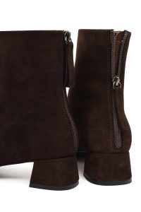 بوت زنانه جیر قهوه‌ای کوتاه زیپ‌دار پاشنه‌بلند ضخیم دری مد