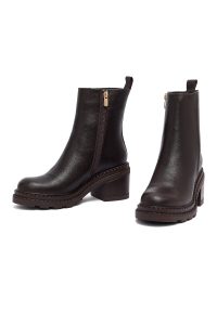 بوت زنانه چرم قهوه‌ای پاشنه‌بلند ضخیم زیپ‌دار دری مد