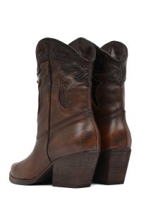 بوت زنانه چرم قهوه‌ای کوتاه پاشنه‌بلند مدل کابوی دری مد