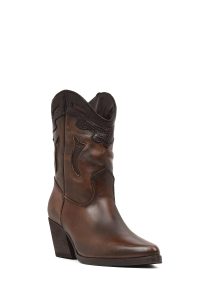 بوت زنانه چرم قهوه‌ای کوتاه پاشنه‌بلند مدل کابوی دری مد