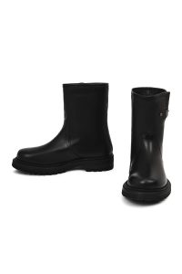 بوت زنانه چرم مشکی دری مد