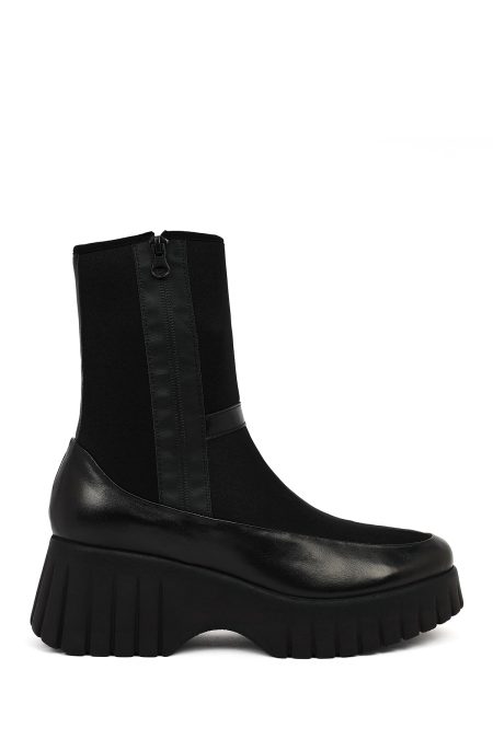 بوت زنانه چرم مشکی زیپ‌دار لژدار ضخیم دری مد