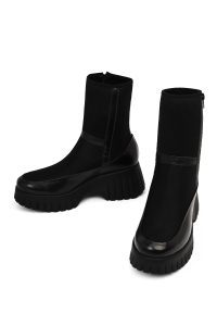 بوت زنانه چرم مشکی زیپ‌دار لژدار ضخیم دری مد