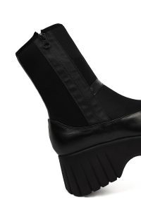 بوت زنانه چرم مشکی زیپ‌دار لژدار ضخیم دری مد