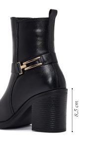 بوت زنانه چرم مشکی پاشنه‌بلند ضخیم سگک‌دار دری مد