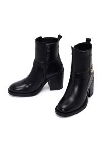 بوت زنانه چرم مشکی پاشنه‌بلند ضخیم سگک‌دار دری مد