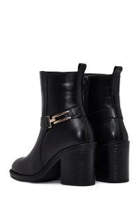 بوت زنانه چرم مشکی پاشنه‌بلند ضخیم سگک‌دار دری مد