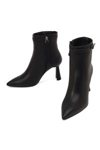 بوت زنانه چرم مشکی پاشنه‌دار زیپ‌دار دری مد