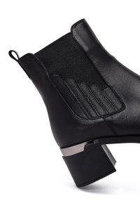 بوت زنانه چرم مشکی چلسی پاشنه‌بلند ضخیم دری مد