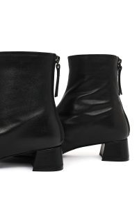 بوت زنانه چرم مشکی کوتاه زیپ‌دار پاشنه‌بلند ضخیم دری مد