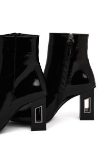 بوت زنانه چرم ورنی مشکی زیپ‌دار پاشنه‌بلند ضخیم دری مد