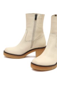 بوت زنانه چرمی کرم پاشنه کوتاه زیپ دار دری مد