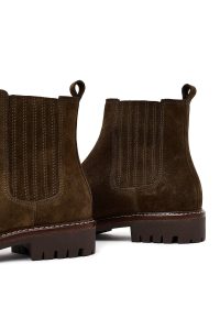 بوت زنانه چلسی چرم جیر خاکی دری مد