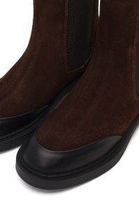 بوت زنانه چلسی چرم جیر قهوه‌ای زیره‌ضخیم دری مد