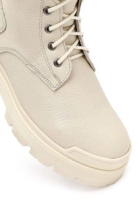 بوت پستال زنانه چرمی بژ بند دار زیپ دار کفی ضخیم دری مد