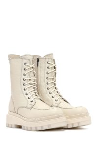 بوت پستال زنانه چرمی بژ کفی ضخیم زیپ دار دری مد