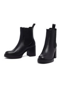 بوت چلسی زنانه چرمی مشکی پاشنه‌بلند ضخیم دری مد