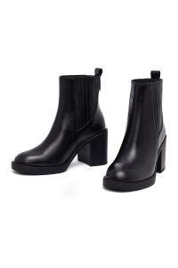 بوت چلسی چرمی زنانه مشکی پاشنه ضخیم دری‌مد