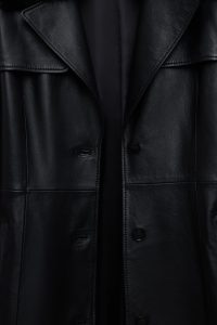 ترنچ‌کت زنانه Selena چرم مشکی یقه‌خزدار دری مد