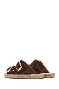 دمپایی اسپرت زنانه چرم جیر پلنگی سگک‌دار دری مد