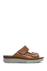 دمپایی راحتی زنانه چرم قهوه‌ای دو بندی دری مد