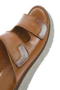 دمپایی راحتی زنانه چرم قهوه‌ای دو بندی دری مد