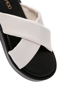 دمپایی زنانه بژ لژدار دری مد