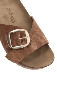 دمپایی زنانه جیر قهوه‌ای سگک‌دار دری مد