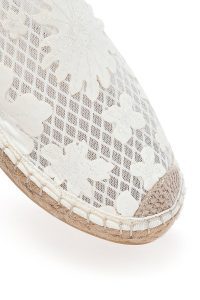 دمپایی زنانه حصیری کرم طرح‌دار دری مد