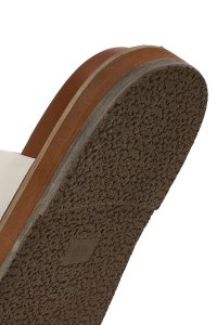 دمپایی زنانه سفید با جزئیات اکسسوری دری مد