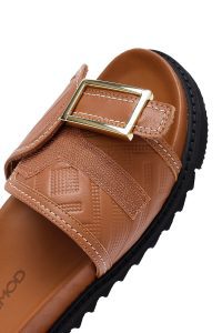 دمپایی زنانه چرم قهوه‌ای سگک‌دار دری مد